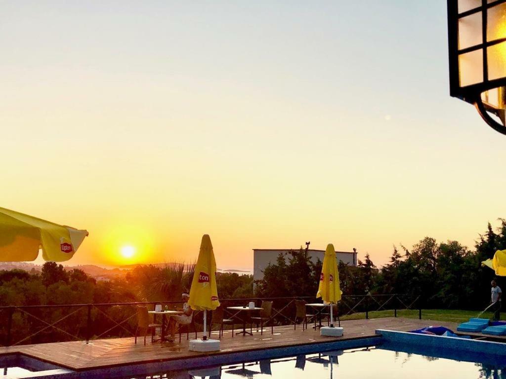 Victoria Hotel And Lounge Foça Luaran gambar