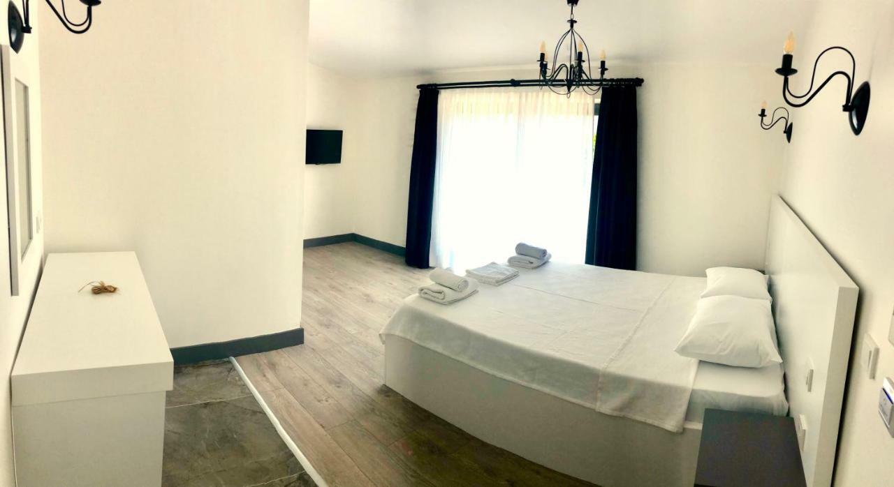 Victoria Hotel And Lounge Foça Luaran gambar